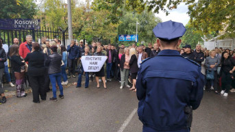 Protest ispred policijske stanice u Severnoj Mitrovici